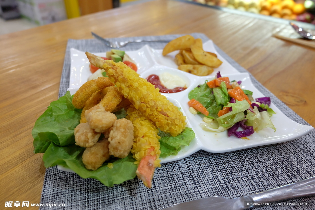 餐饮