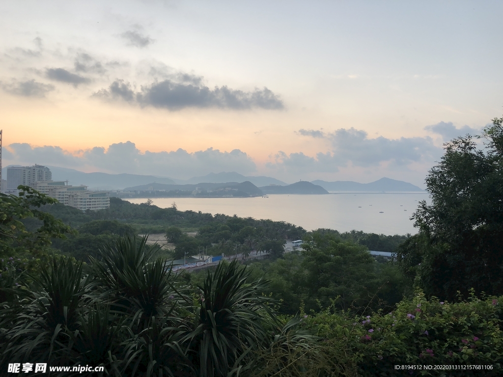 朝陽(yáng)沐海