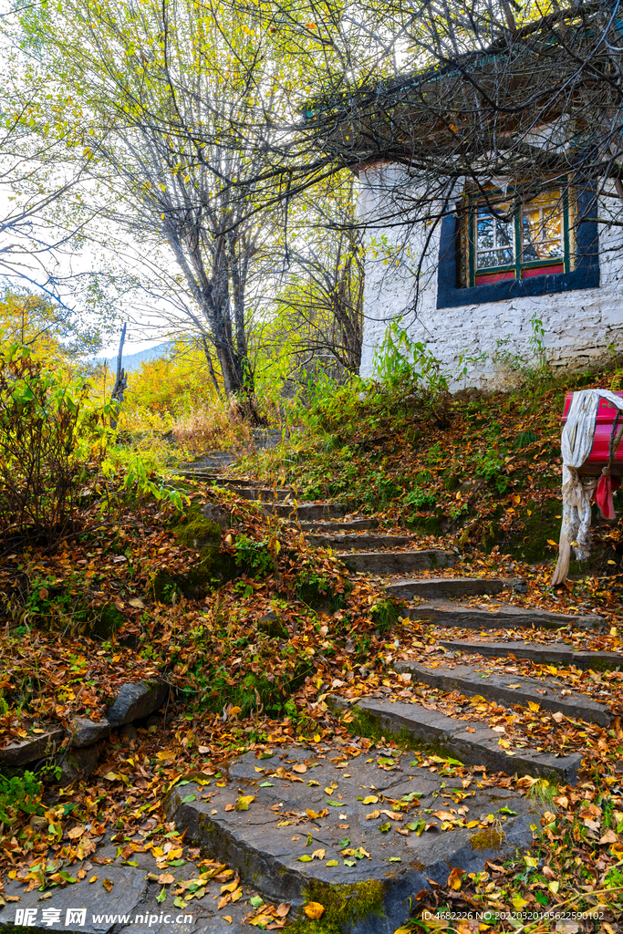 巴松措扎西岛措宗贡巴寺山路