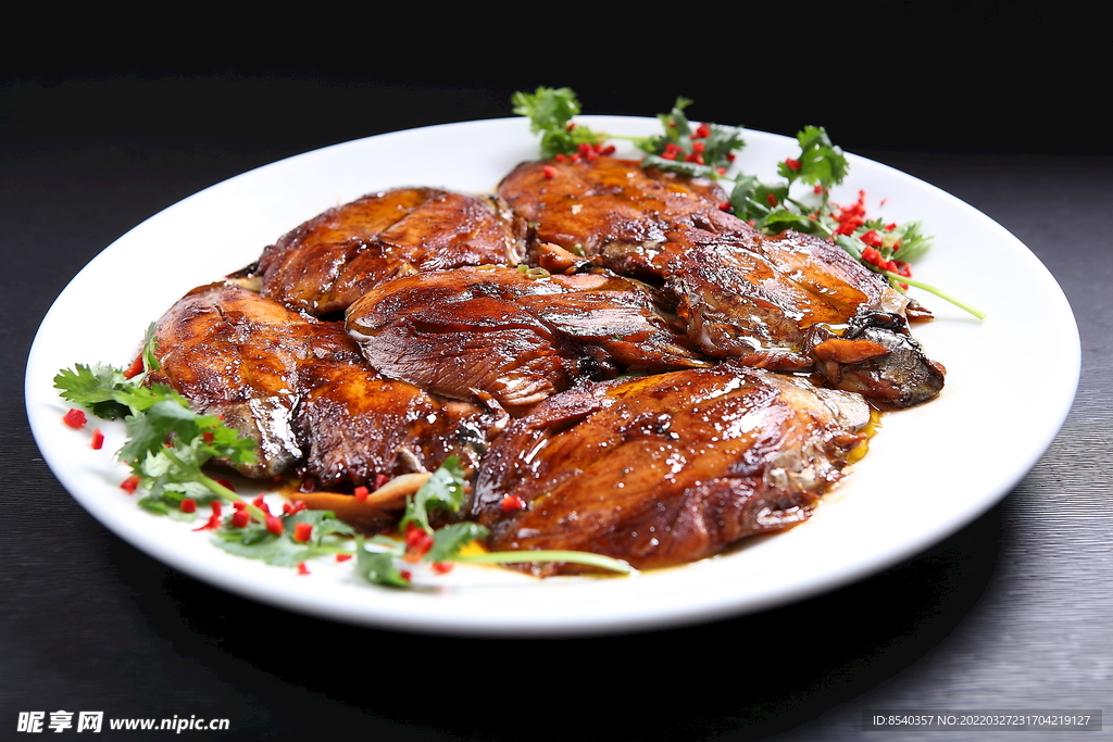 大廚靠鲅魚(yú)