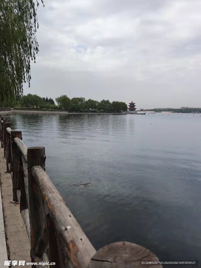 湖邊小路