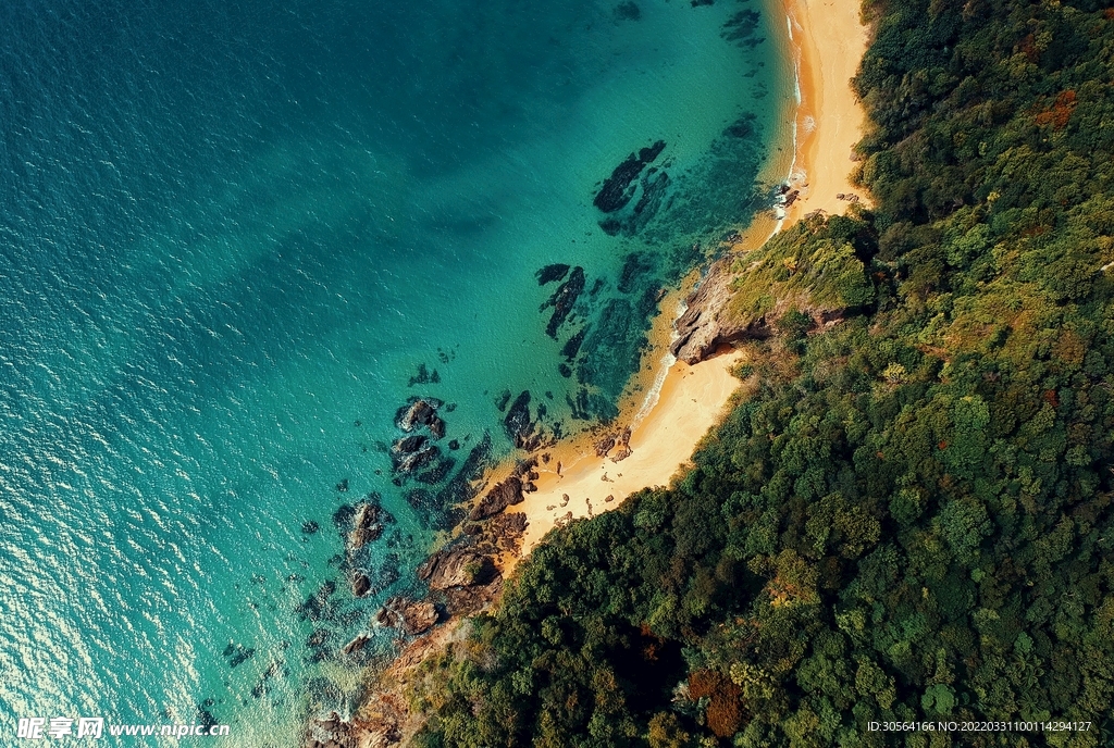 户外碧绿海水自然景观