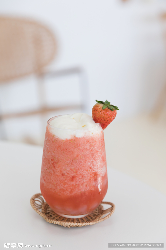 夏季草莓奶昔飲品