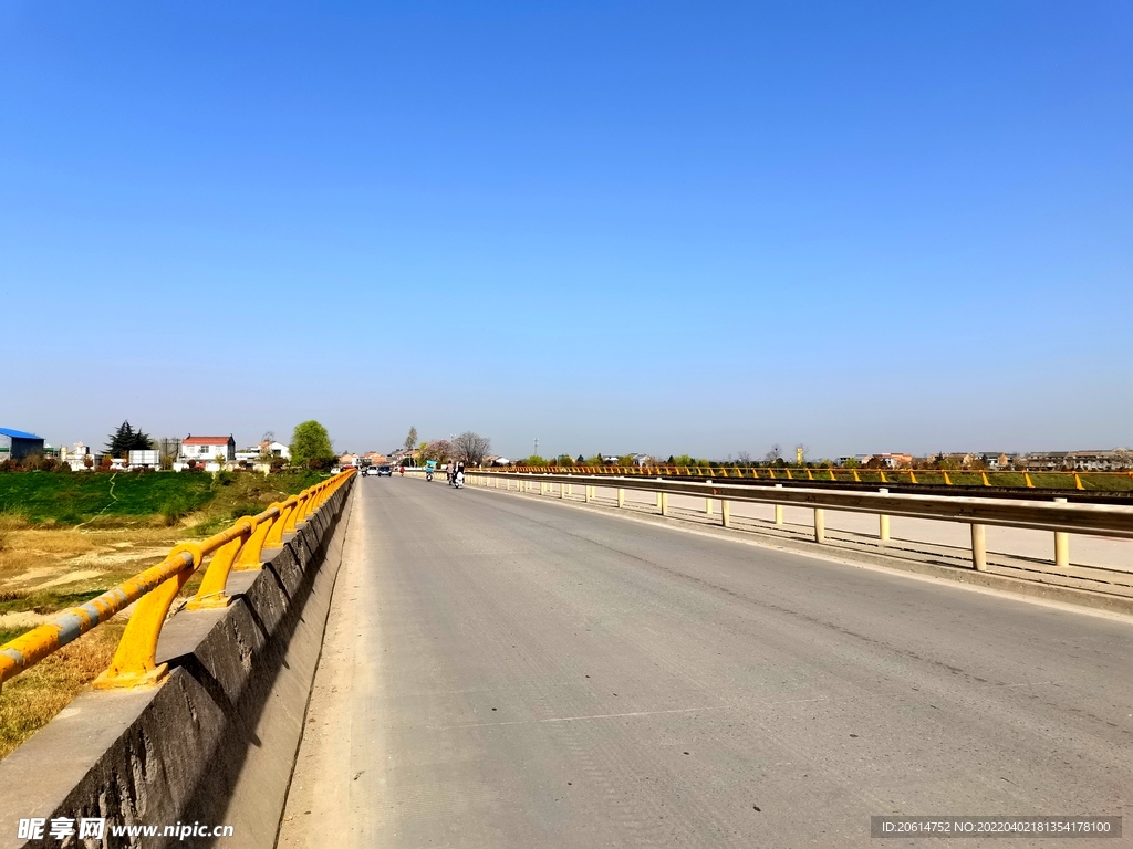 空蕩蕩的道路