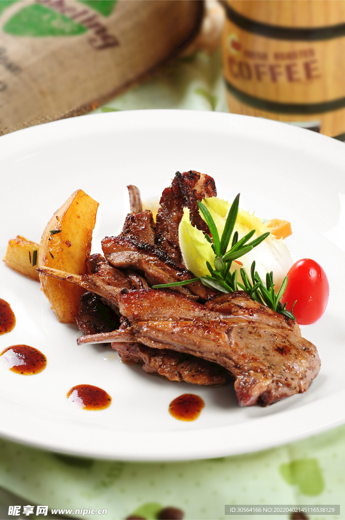 肉排擺盤美食