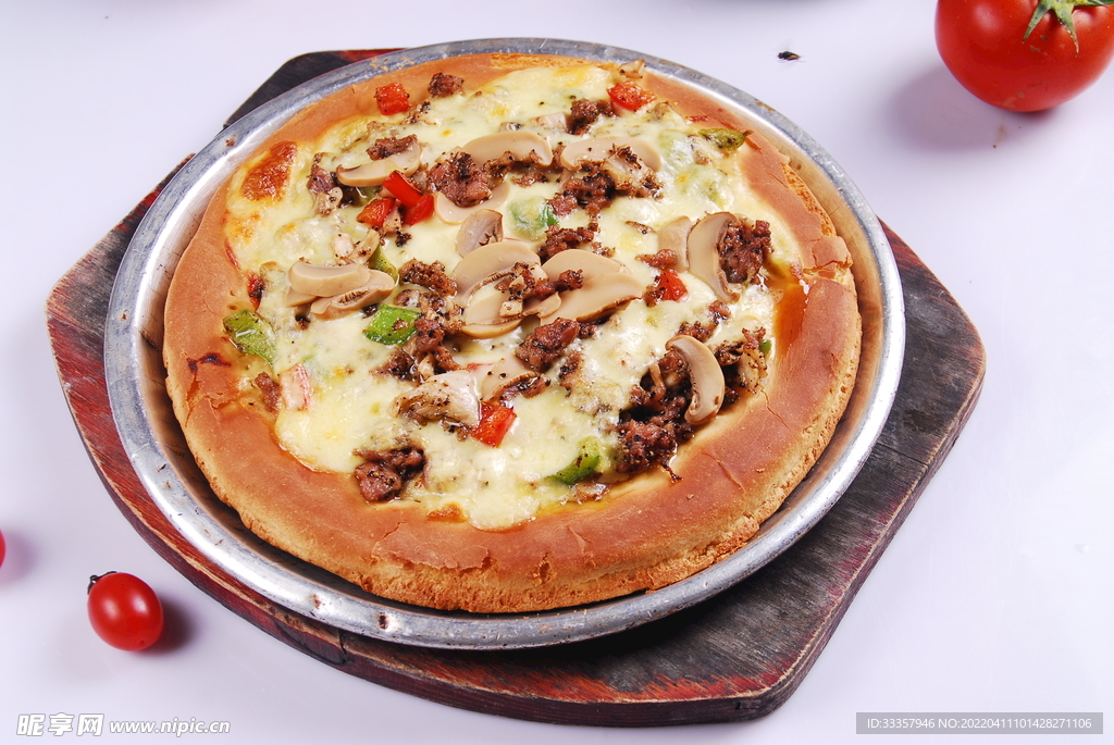 蘑菇黑椒牛肉披萨 