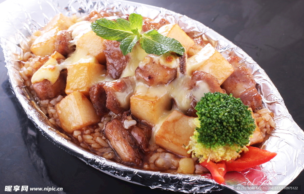 招牌意式薯仔排骨焗飯