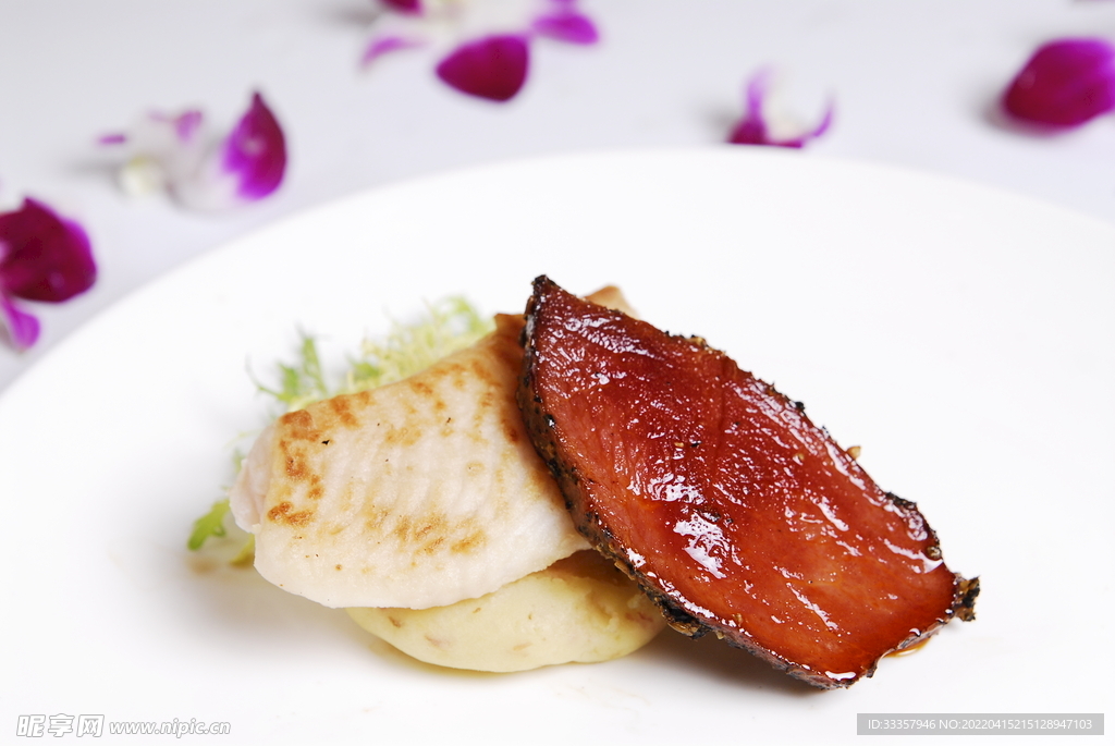 鯛魚(yú)配薯泥熏牛肉