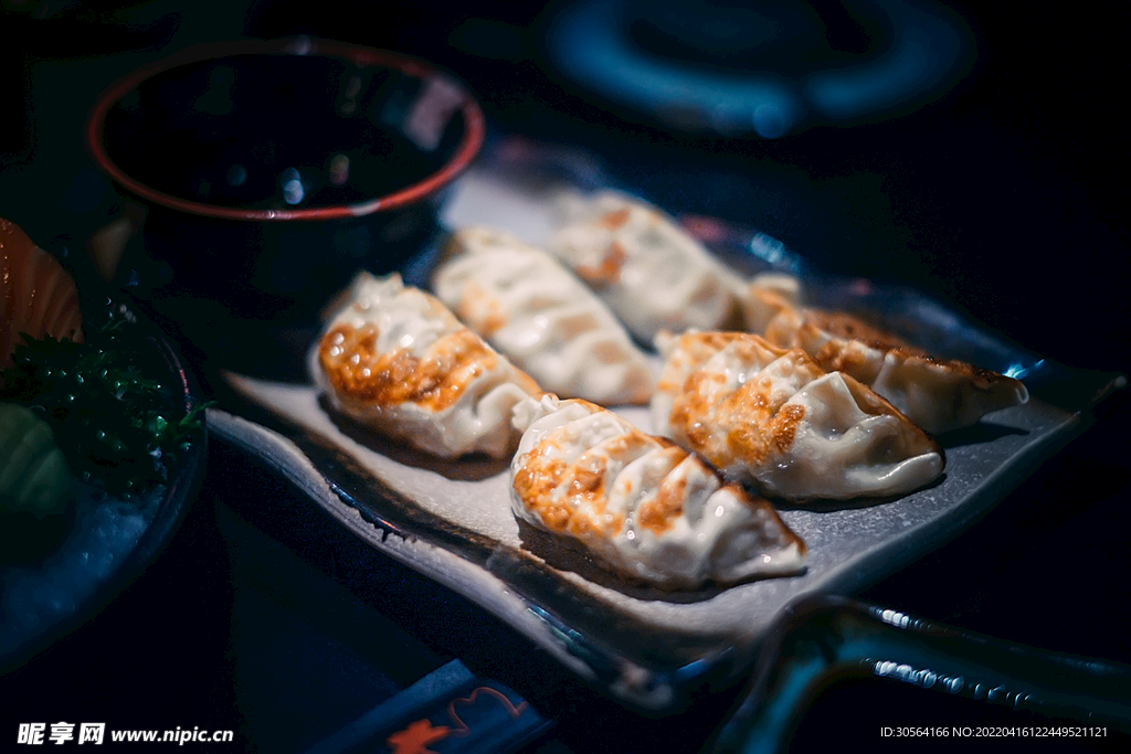 暗調(diào)手工水餃美食