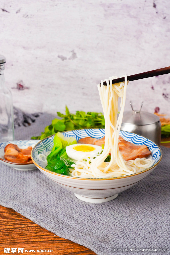 日式豚骨拉面美食