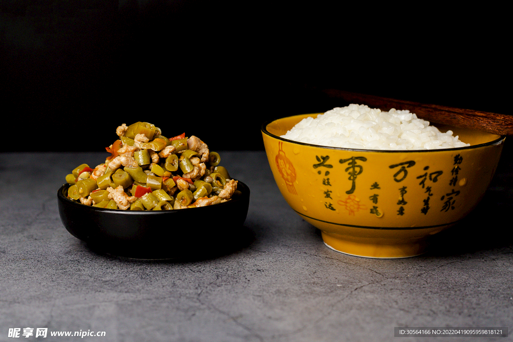 麻辣豆角米飯美食