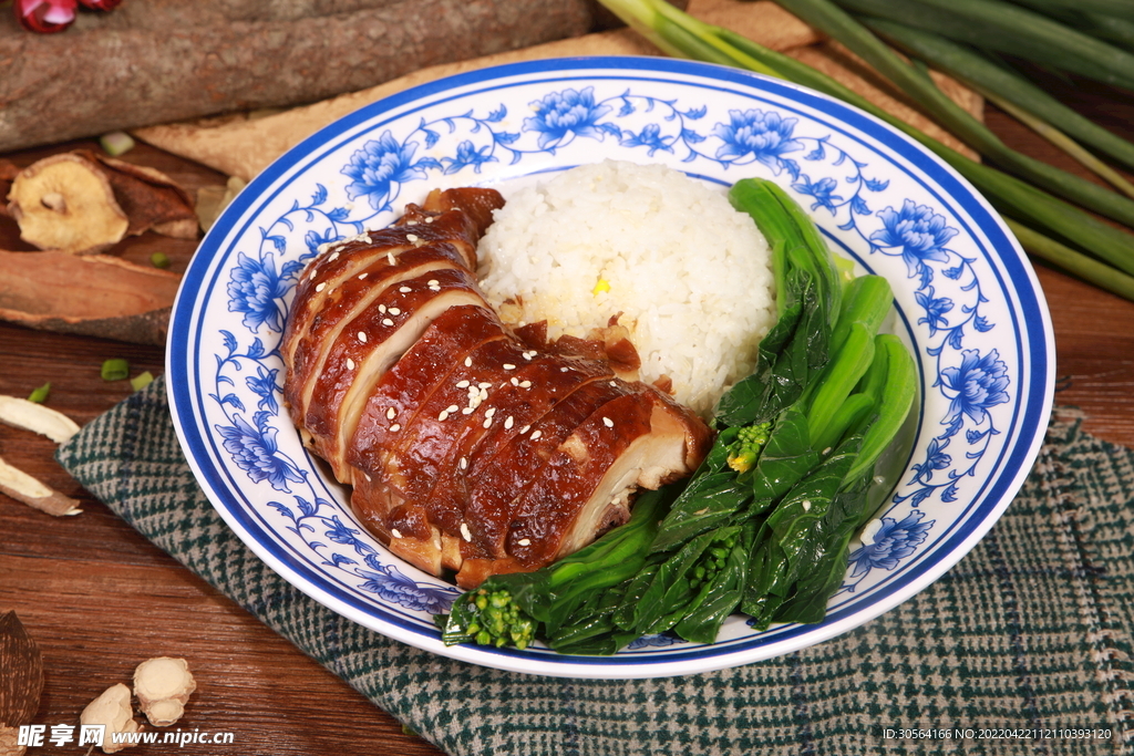 切片鴨腿蓋飯美食