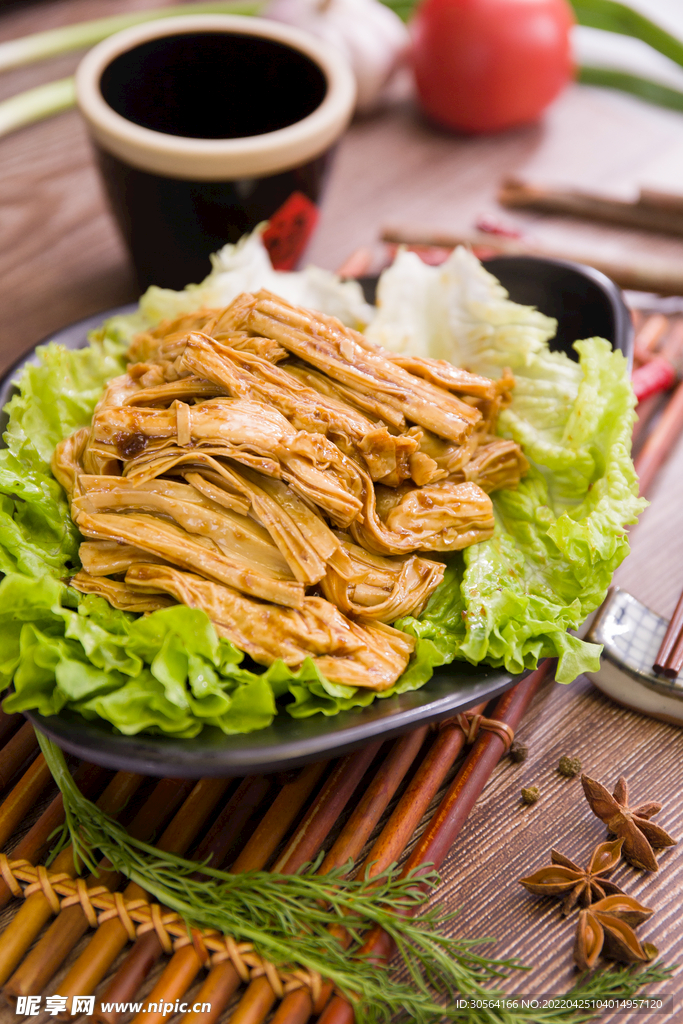 鹵菜腐竹美食