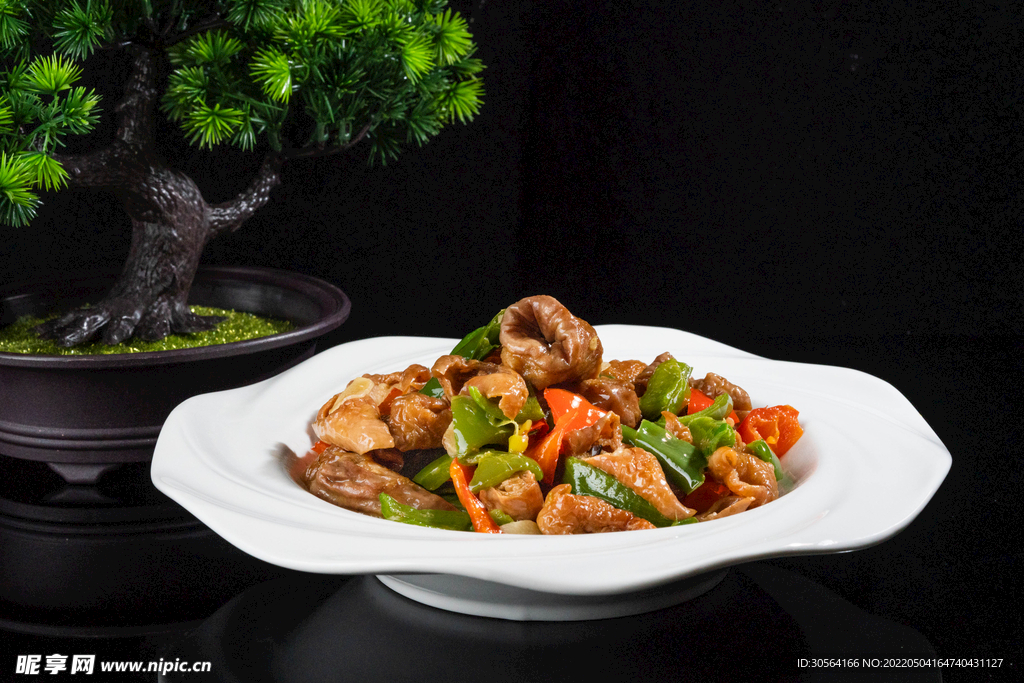 青椒炒大腸美食