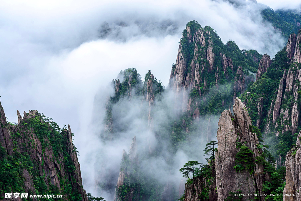 黄山怪峰