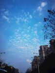 蓝天云朵和城市