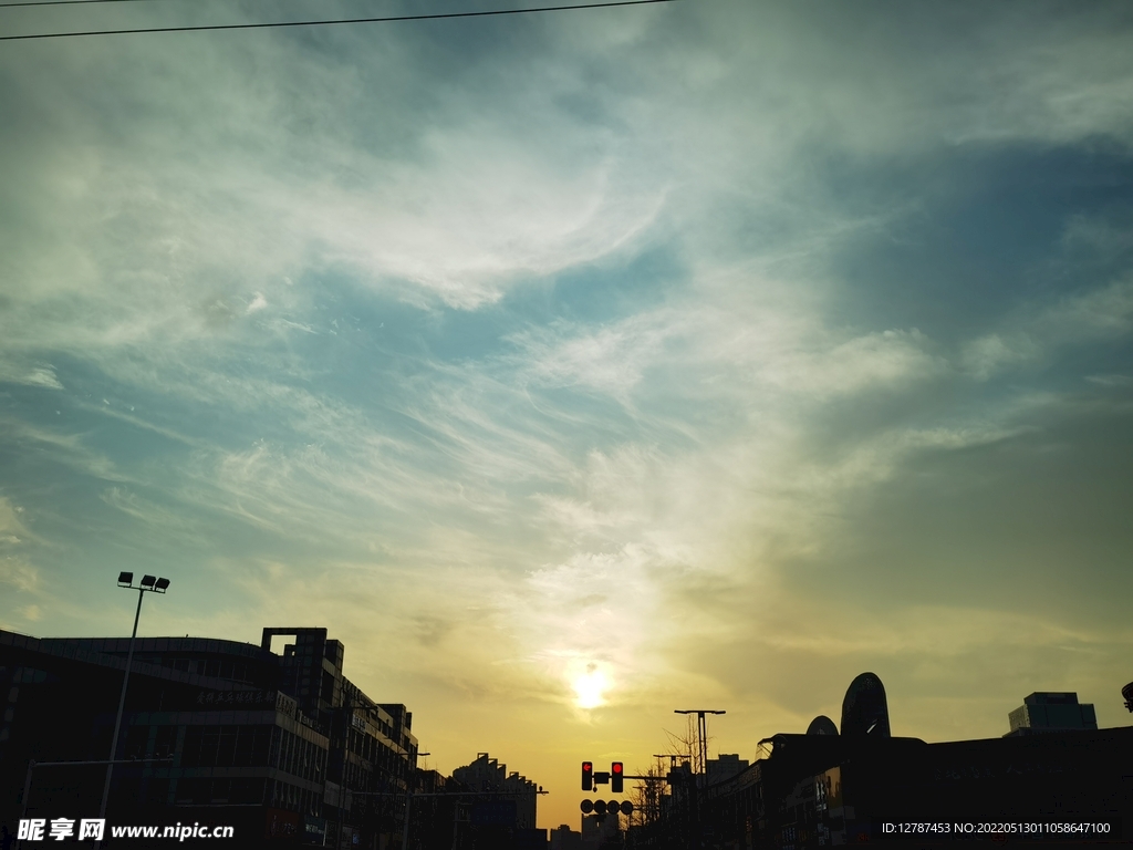 天空與落日