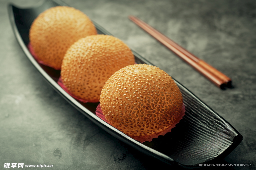 油炸麻團(tuán)美食