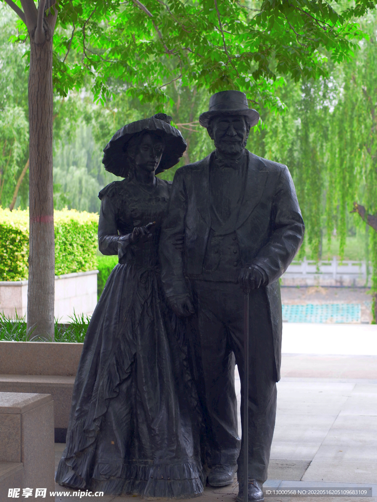 夫妇雕像