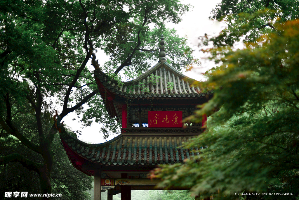 戶外公園復古涼亭
