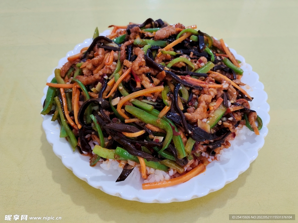 魚香肉絲蓋飯