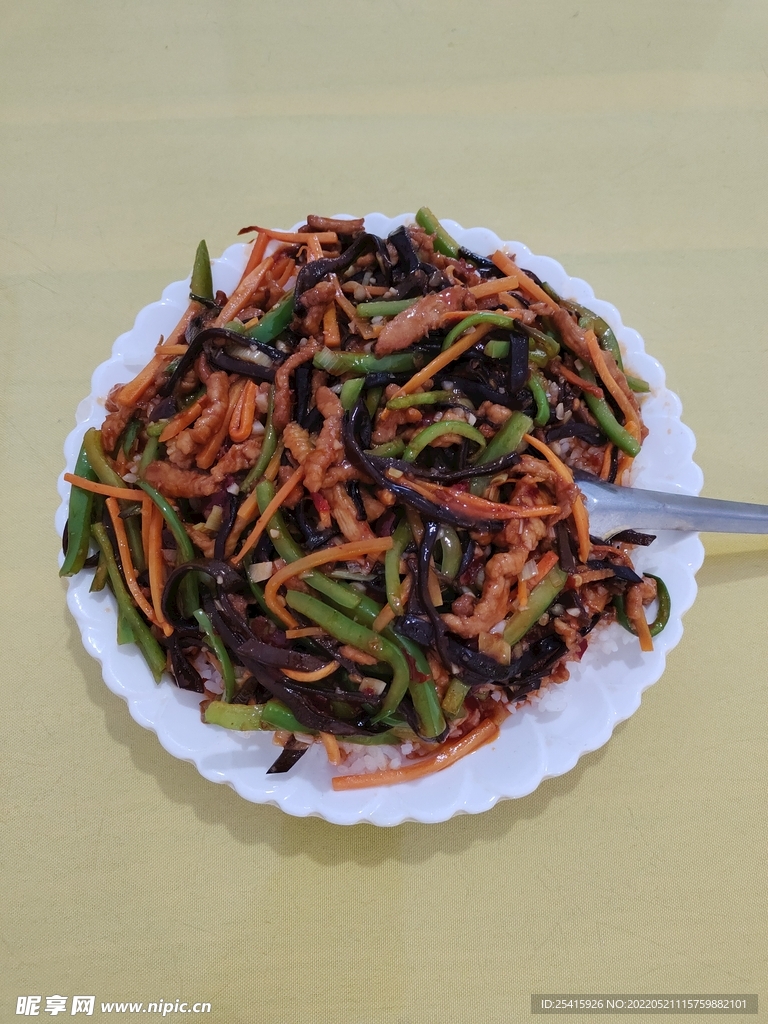 魚香肉絲蓋飯