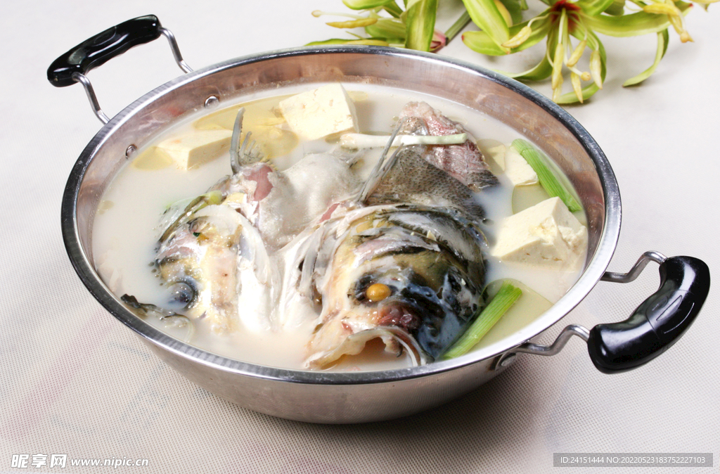 魚(yú)頭燉豆腐