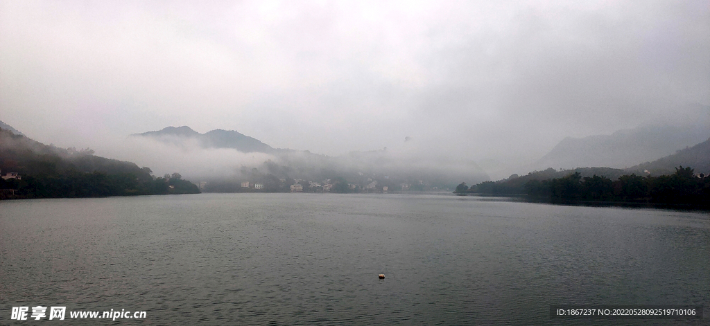鄉(xiāng)村山霧
