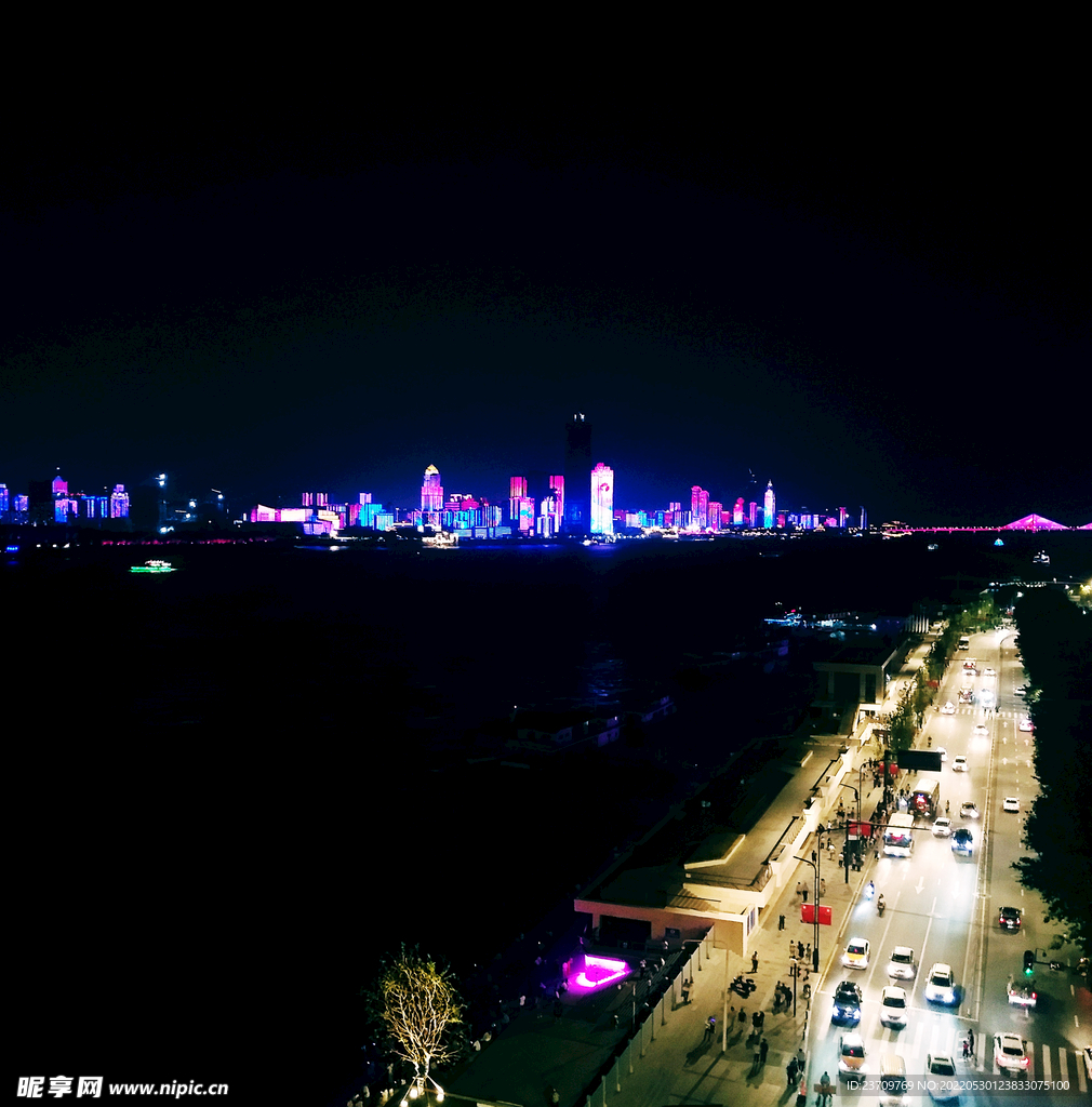 武汉长江两岸夜晚灯光秀