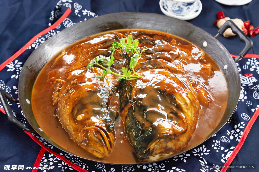 鐵鍋醬燜魚(yú)頭