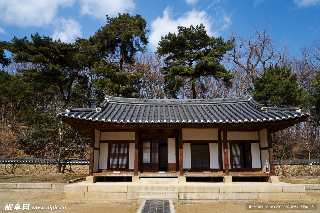 戶外復(fù)古寺院建筑