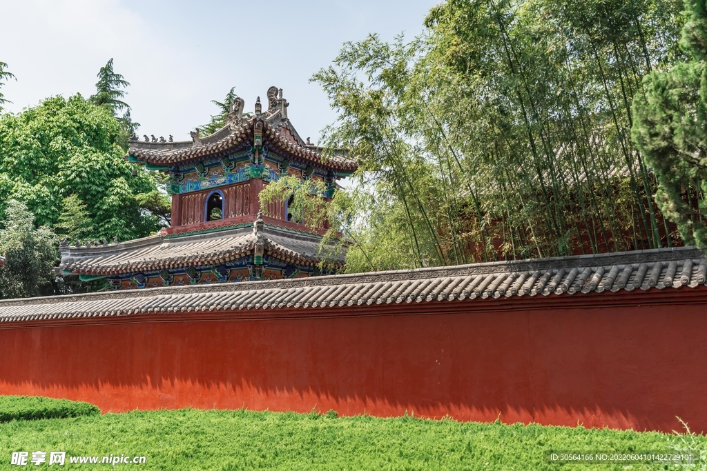 戶(hù)外復(fù)古紅墻建筑