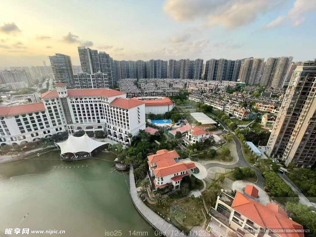 畸變的世界