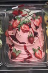 草莓花式冰淇淋