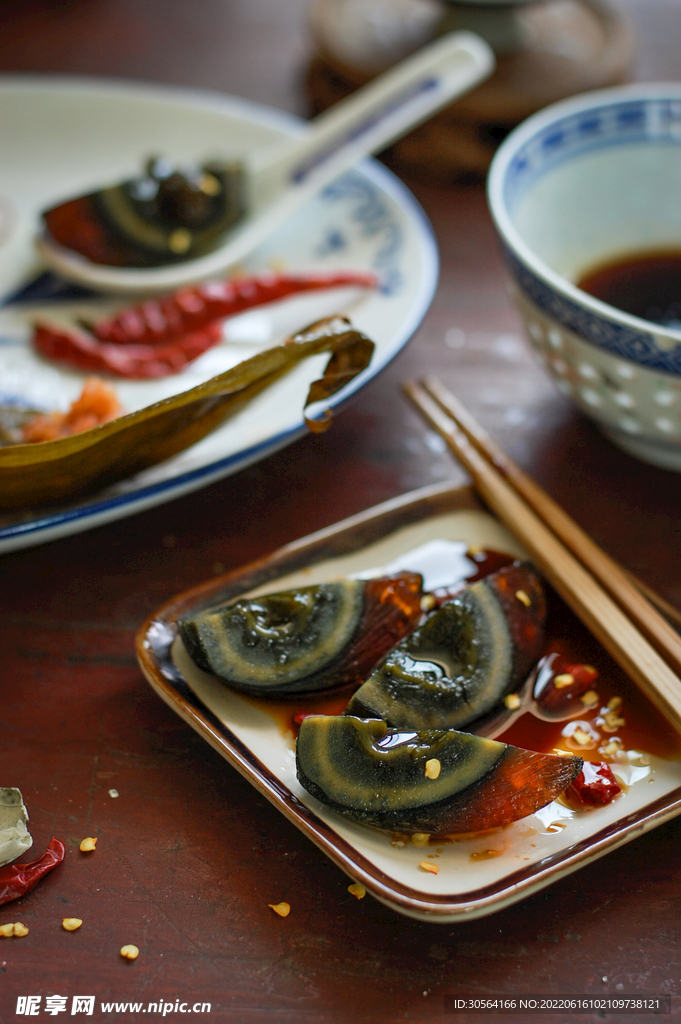 涼拌皮蛋美食