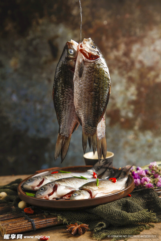 新鮮鯽魚食材