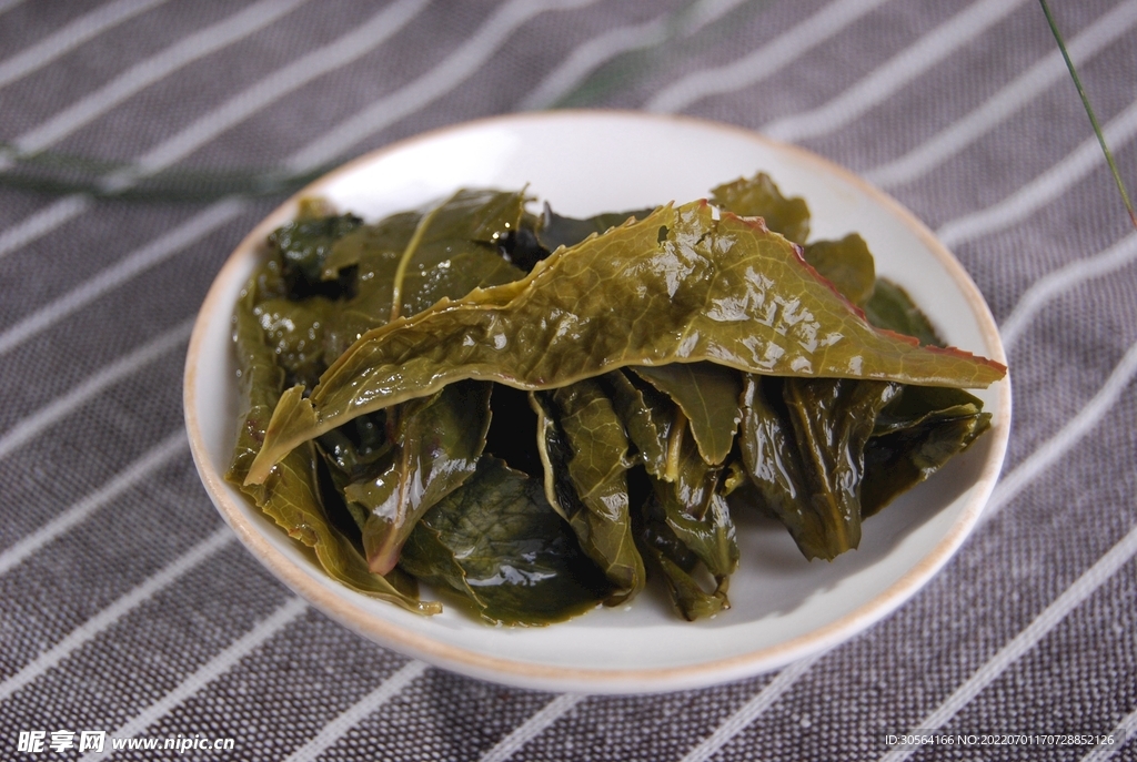 泡開的茶葉