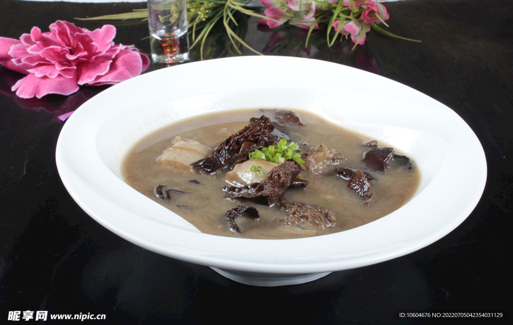 五花肉燉珍菌