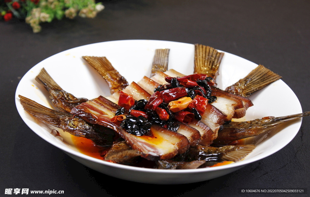 鄉(xiāng)里臘魚尾蒸臘肉