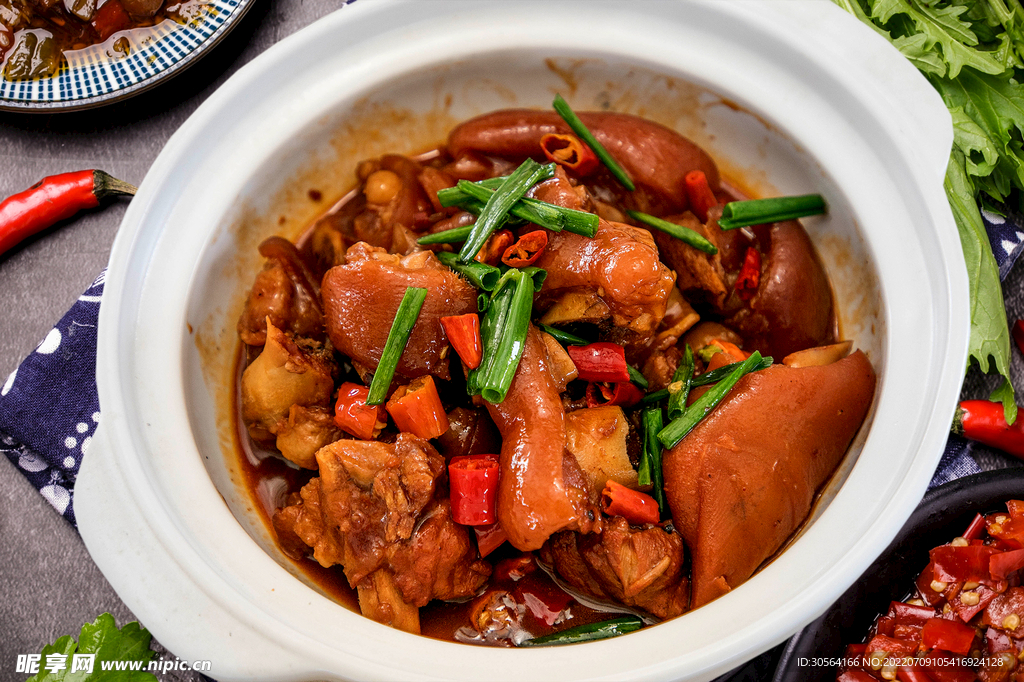 砂鍋紅燒豬肉美食