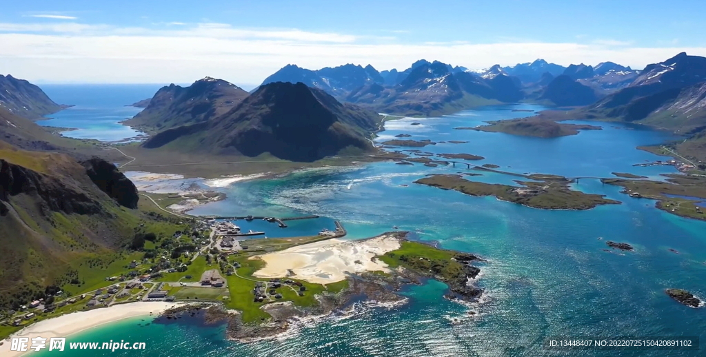 航拍鸟瞰海岸岛屿小镇自然风景