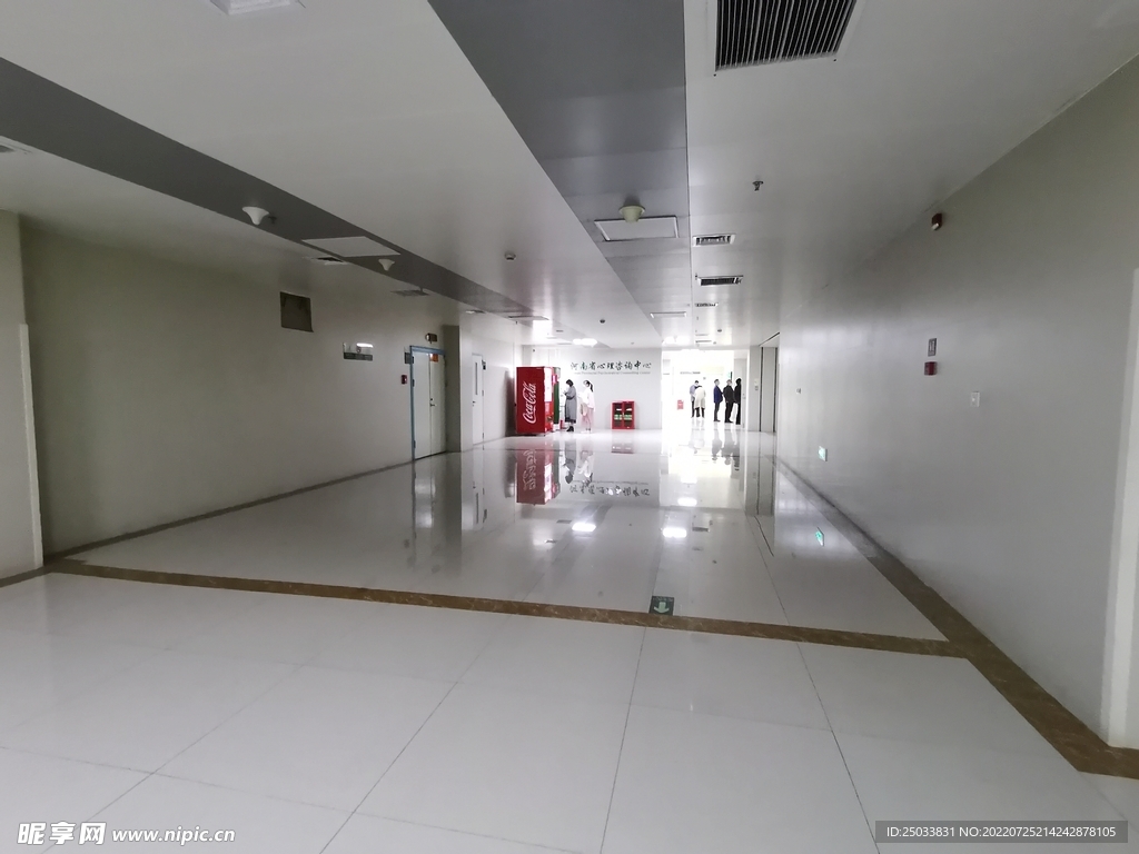 医院大厅走廊