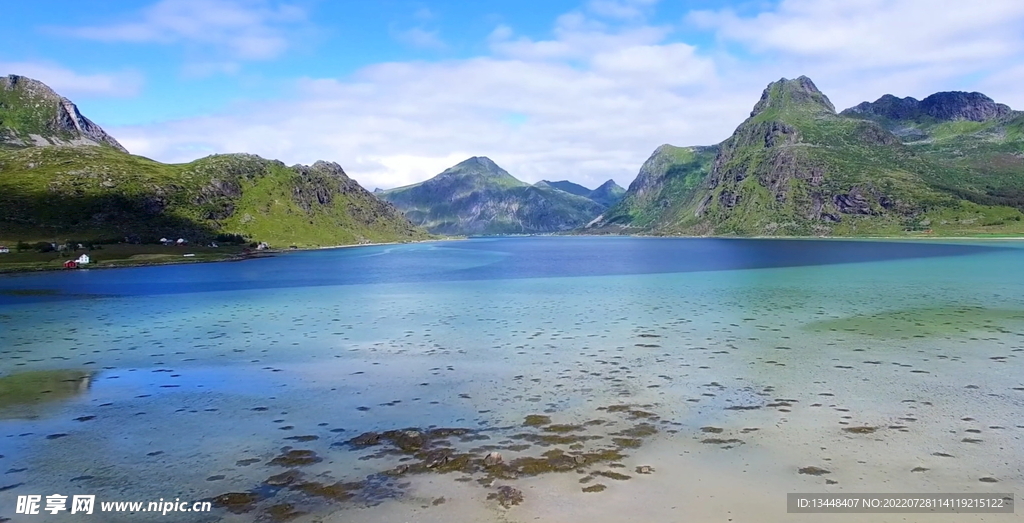 鸟瞰海岸航拍岛屿小镇自然风景