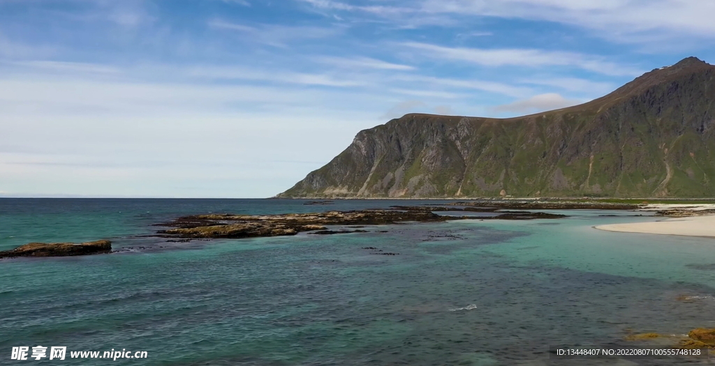 鸟瞰海岸岛屿礁石航拍自然风光
