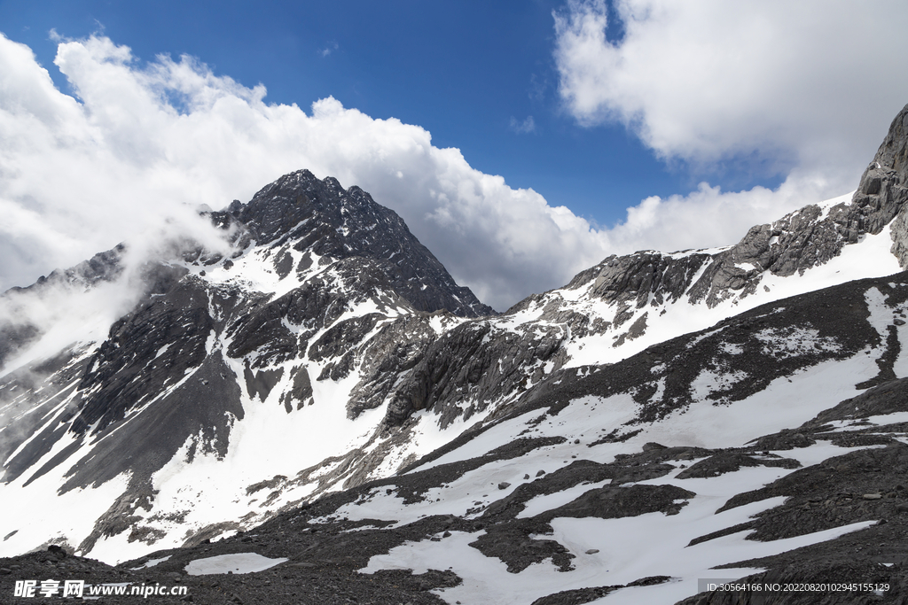 冬季雪山山脈