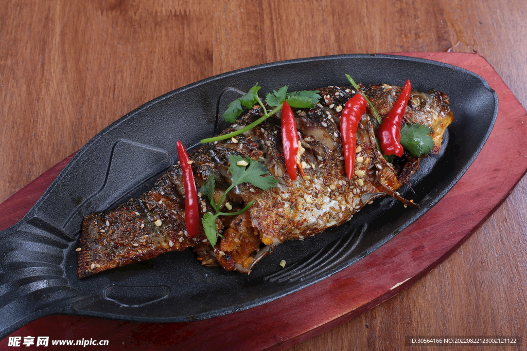 麻辣烤魚美食