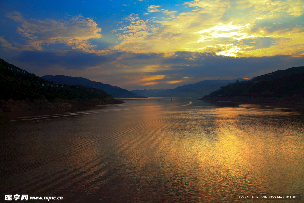 瞿塘峽夕陽美景