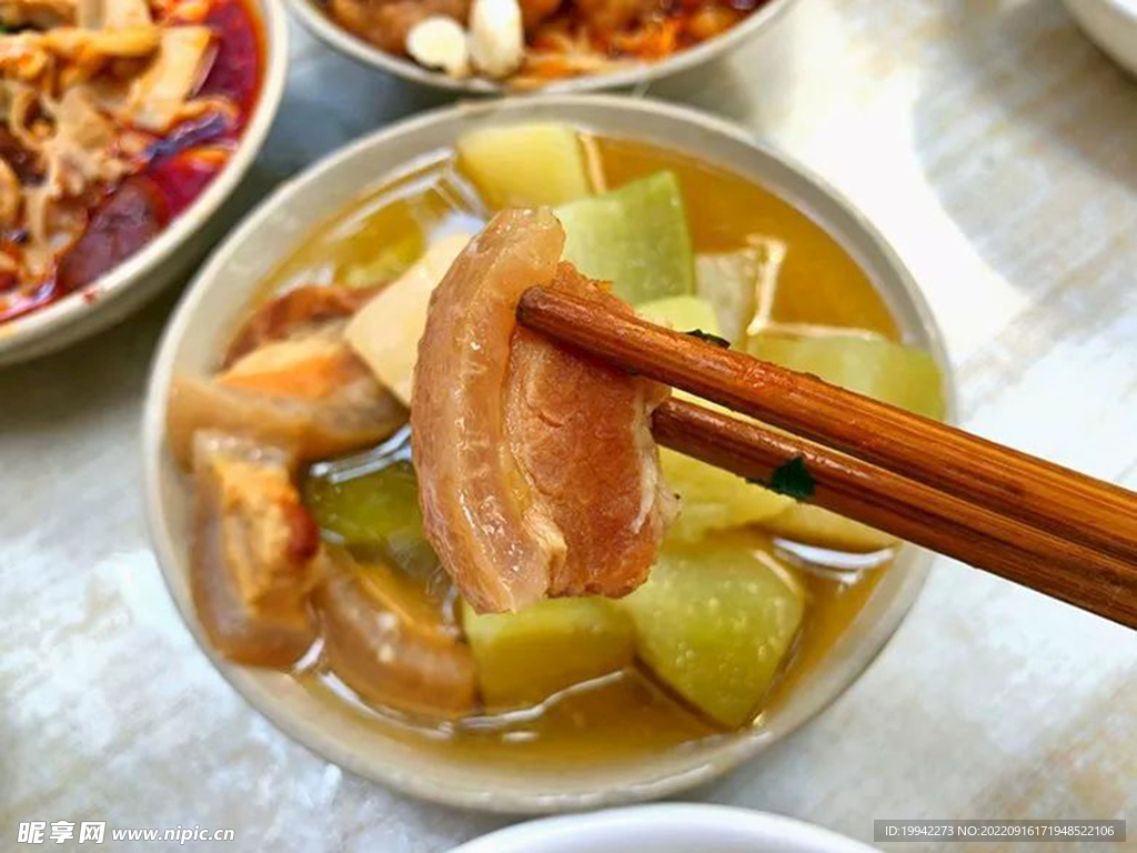 信陽地方小吃特色五花肉扣碗
