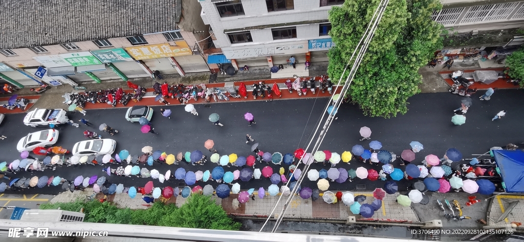 雨伞 排队