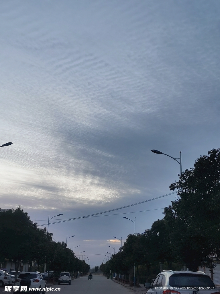 鱗狀天空